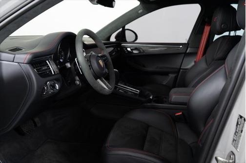 2025 Porsche Macan GTS