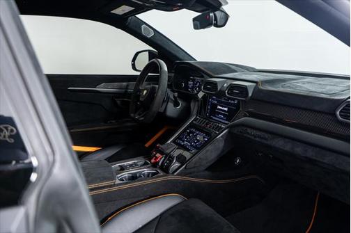 2023 Lamborghini Urus Performante
