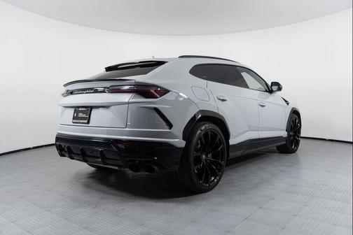 2022 Lamborghini Urus Base