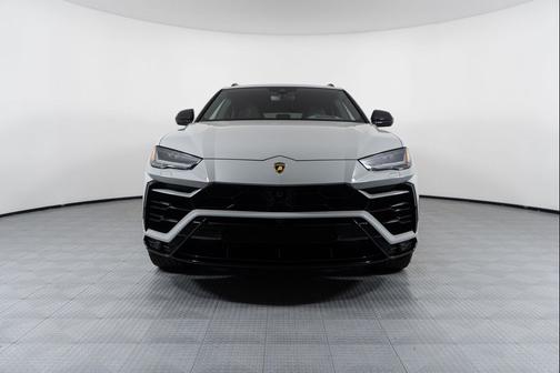 2022 Lamborghini Urus Base
