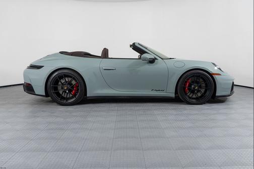 2025 Porsche 911 Carrera 4 GTS