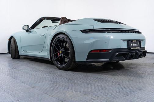 2025 Porsche 911 Carrera 4 GTS