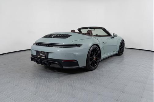 2025 Porsche 911 Carrera 4 GTS