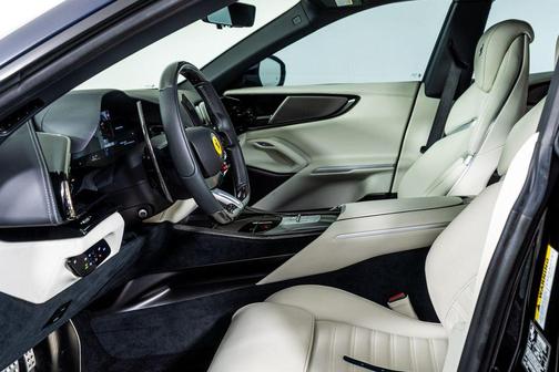 2025 Ferrari Purosangue Base