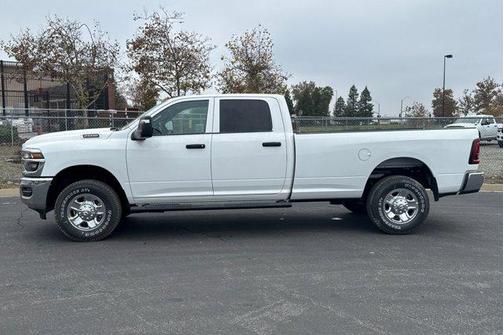 2026 RAM 2500 Tradesman Crew Cab 4x4 8' Box