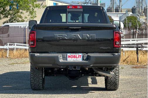 Diamond Black Crystal Pearlcoat 2026 RAM 2500 Warlock Crew Cab 4x4 6'4' Box