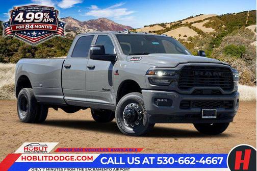 Ceramic Gray Clearcoat 2026 RAM 3500 Big Horn Crew Cab 4x4 8' Box