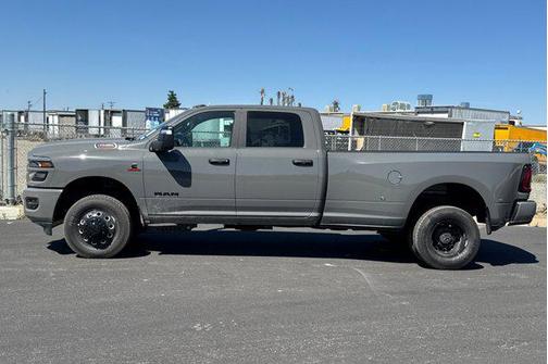 Ceramic Gray Clearcoat 2026 RAM 3500 Big Horn Crew Cab 4x4 8' Box