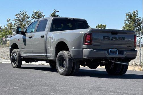 Ceramic Gray Clearcoat 2026 RAM 3500 Big Horn Crew Cab 4x4 8' Box
