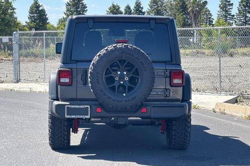 Granite Crystal Metallic Clearcoat 2026 Jeep Wrangler Willys