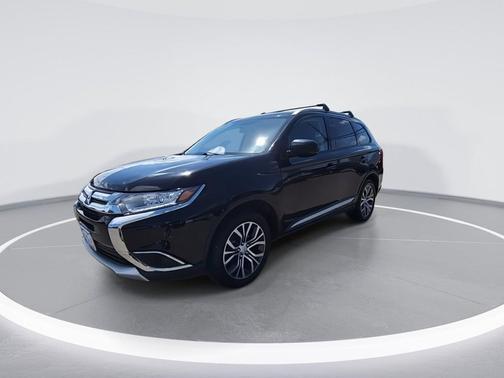 Labrador Black Pearl 2017 Mitsubishi Outlander ES