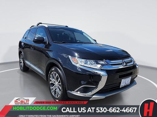 Labrador Black Pearl 2017 Mitsubishi Outlander ES