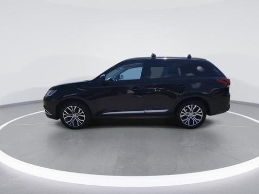 Labrador Black Pearl 2017 Mitsubishi Outlander ES