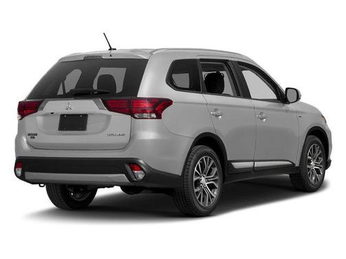 Labrador Black Pearl 2017 Mitsubishi Outlander ES