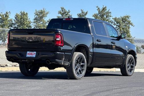 Diamond Black Crystal Pearlcoat 2026 RAM 1500 Laramie