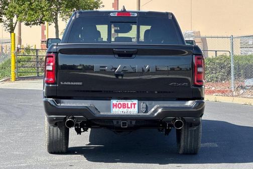 Diamond Black Crystal Pearlcoat 2026 RAM 1500 Laramie