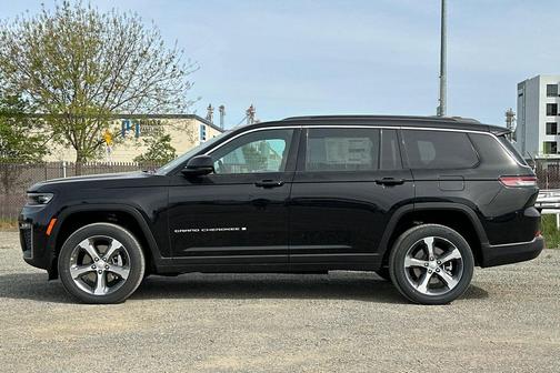 Diamond Black Crystal Pearlcoat 2026 Jeep Grand Cherokee L Limited