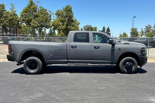 Ceramic Gray Clearcoat 2026 RAM 3500 Tradesman Crew Cab 4x4 8' Box