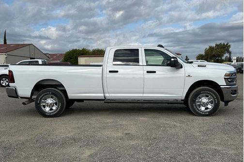 2025 RAM 2500 Tradesman Crew Cab 4x4 8' Box