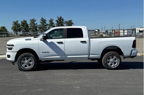 Bright White Clearcoat 2026 RAM 2500 Big Horn Crew Cab 4x4 6'4' Box