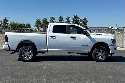 Bright White Clearcoat 2026 RAM 2500 Big Horn Crew Cab 4x4 6'4' Box