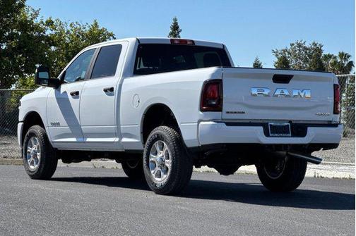 Bright White Clearcoat 2026 RAM 2500 Big Horn Crew Cab 4x4 6'4' Box