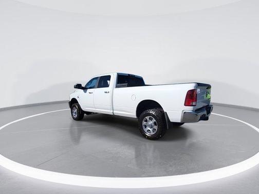 2017 RAM 2500 Big Horn Crew Cab 4x4 8' Box