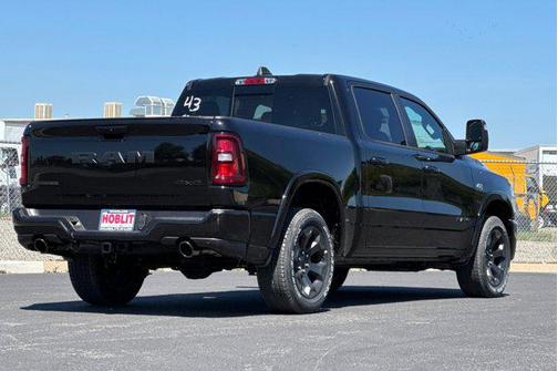 Diamond Black Crystal Pearlcoat 2026 RAM 1500 Big Horn/Lone Star
