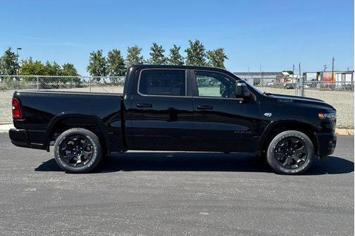 Diamond Black Crystal Pearlcoat 2026 RAM 1500 Big Horn/Lone Star