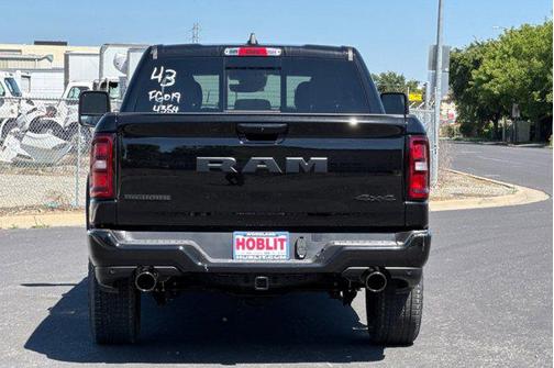 Diamond Black Crystal Pearlcoat 2026 RAM 1500 Big Horn/Lone Star