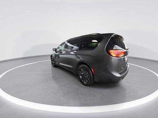 Granite Crystal Metallic Clearcoat 2020 Chrysler Pacifica L