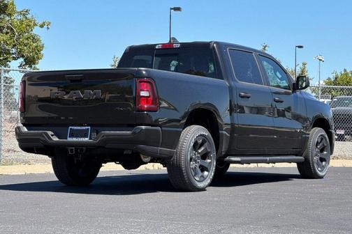 Diamond Black Crystal Pearlcoat 2026 RAM 1500 Express