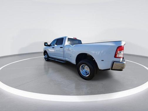 2024 RAM 3500 Big Horn Crew Cab 4x4 8' Box