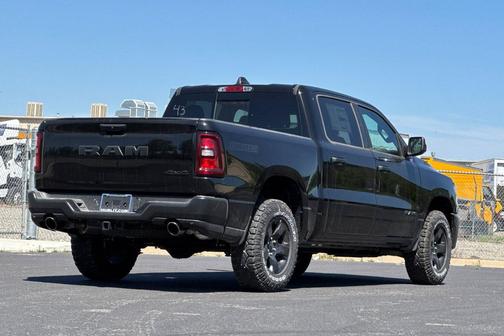 Diamond Black Crystal Pearlcoat 2026 RAM 1500 Warlock Crew Cab 4x4 5'7' Box