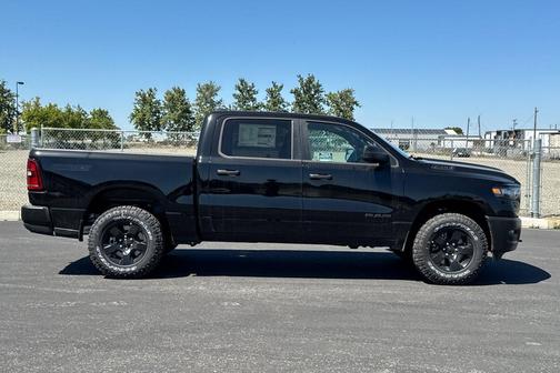 Diamond Black Crystal Pearlcoat 2026 RAM 1500 Warlock Crew Cab 4x4 5'7' Box
