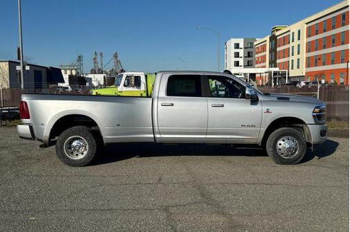 2026 RAM 3500 Laramie Crew Cab 4x4 8' Box