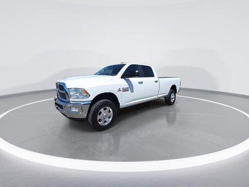 Bright White Clearcoat 2017 RAM 2500 Big Horn Crew Cab 4x4 8' Box