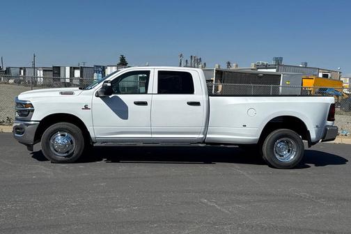 Bright White Clearcoat 2026 RAM 3500 Tradesman Crew Cab 4x2 8' Box