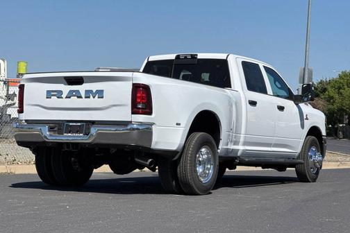 Bright White Clearcoat 2026 RAM 3500 Tradesman Crew Cab 4x2 8' Box