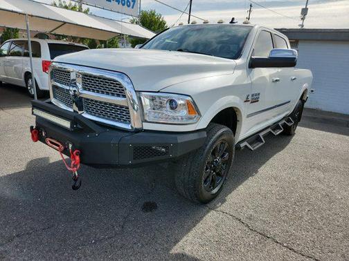 2017 RAM 3500 Laramie Crew Cab 4x4 6'4' Box