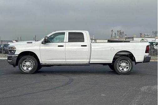 2026 RAM 2500 Tradesman Crew Cab 4x4 8' Box