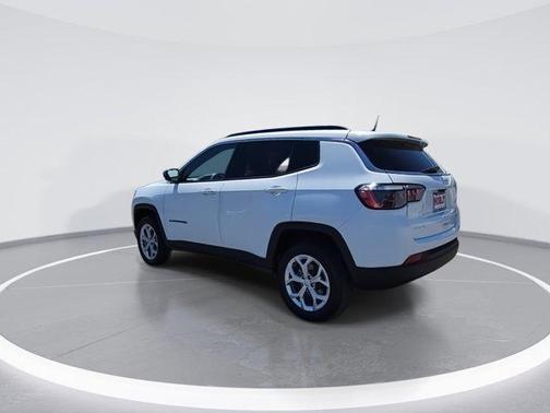 Bright White Clearcoat 2024 Jeep Compass Latitude