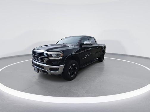 Diamond Black Crystal Pearlcoat 2019 RAM 1500 Laramie