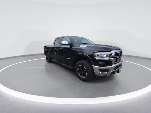 Diamond Black Crystal Pearlcoat 2019 RAM 1500 Laramie
