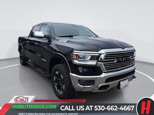 Diamond Black Crystal Pearlcoat 2019 RAM 1500 Laramie