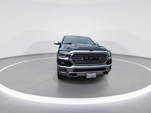 Diamond Black Crystal Pearlcoat 2019 RAM 1500 Laramie
