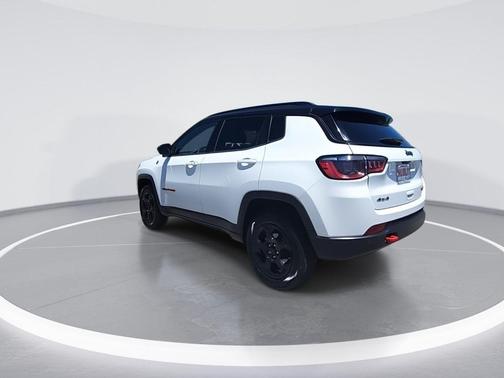 Bright White Clearcoat 2024 Jeep Compass Trailhawk