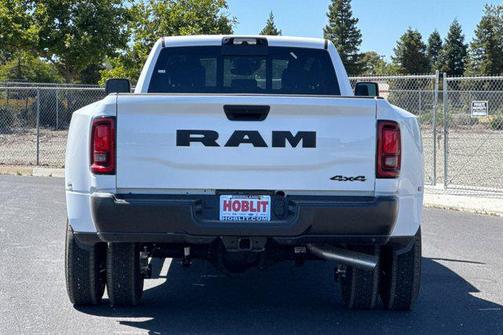 Bright White Clearcoat 2026 RAM 3500 Tradesman Crew Cab 4x4 8' Box
