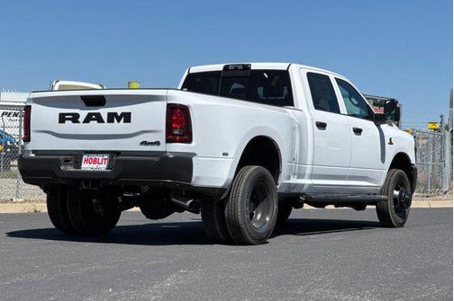 Bright White Clearcoat 2026 RAM 3500 Tradesman Crew Cab 4x4 8' Box