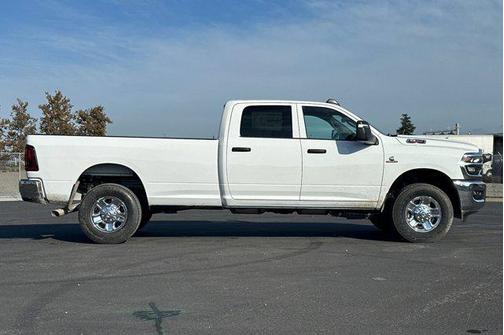 2026 RAM 2500 Tradesman Crew Cab 4x4 8' Box